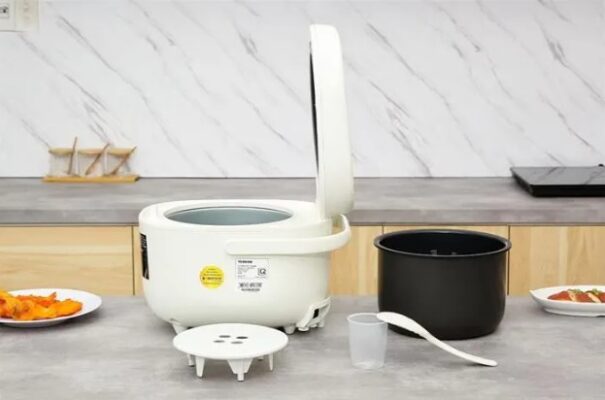 nồi cơm điện tử Toshiba RC-18DR4TVN