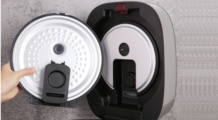 nồi cơm điện tử cao tần Toshiba RC-18IP1PV